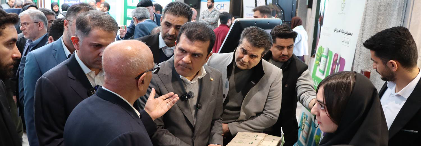بازدید معاون علمی رئیس‌ جمهور از صندوق البرز و شرکت دانش‌ بنیان ویسنا فارما