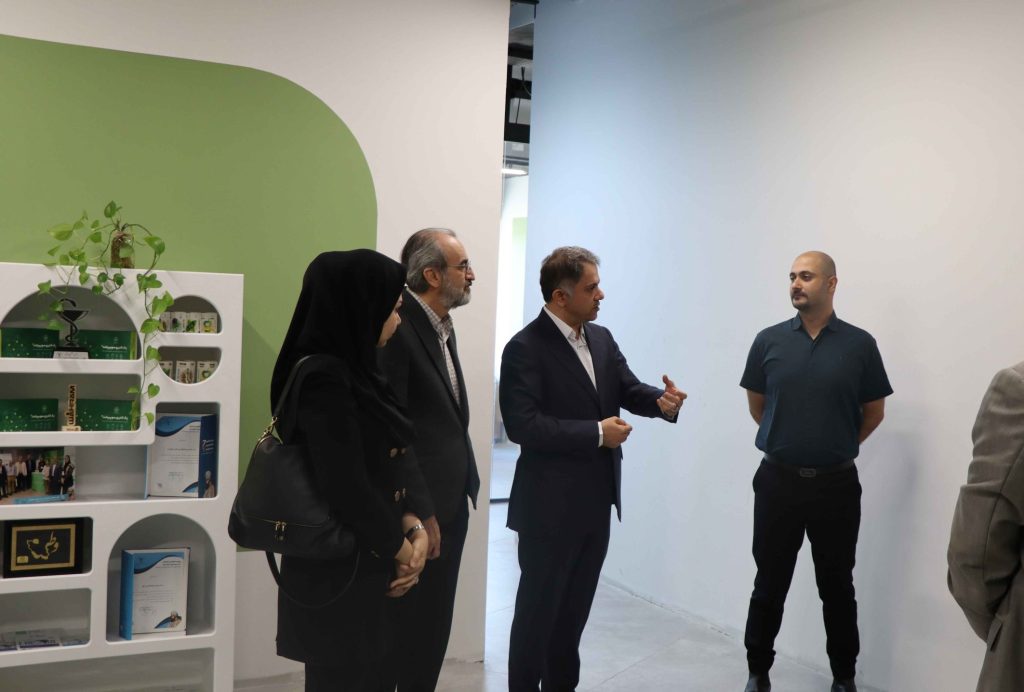 بازدید رئیس مجتمع تولیدی تحقیقاتی انستیتو پاستور از صندوق البرز و شرکت ویسنا فارما