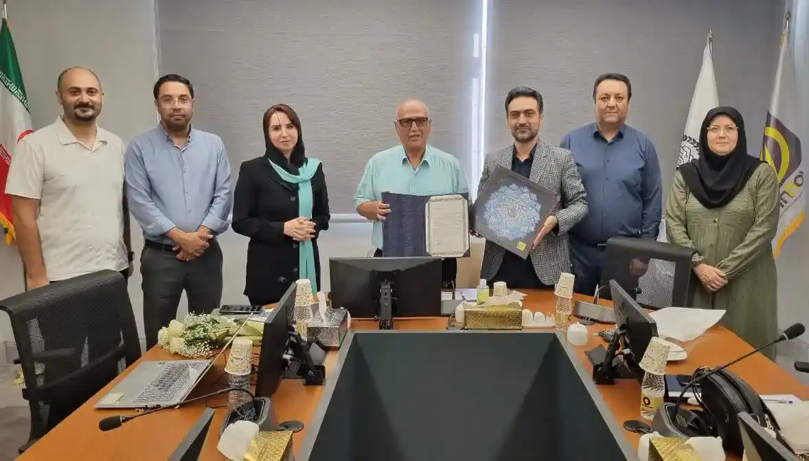 تقدیر از داروسازان ویسنا فارما به مناسبت روز داروساز